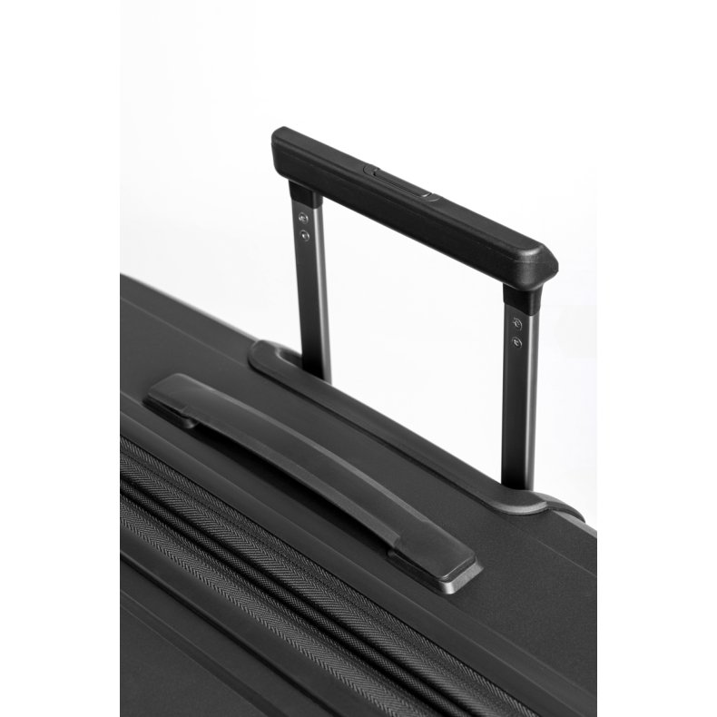 Halo 65 cm trolley_InstantBLACK mellem kuffert